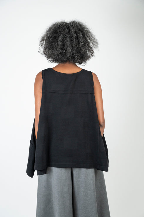 Knitted vest with geometric pattern